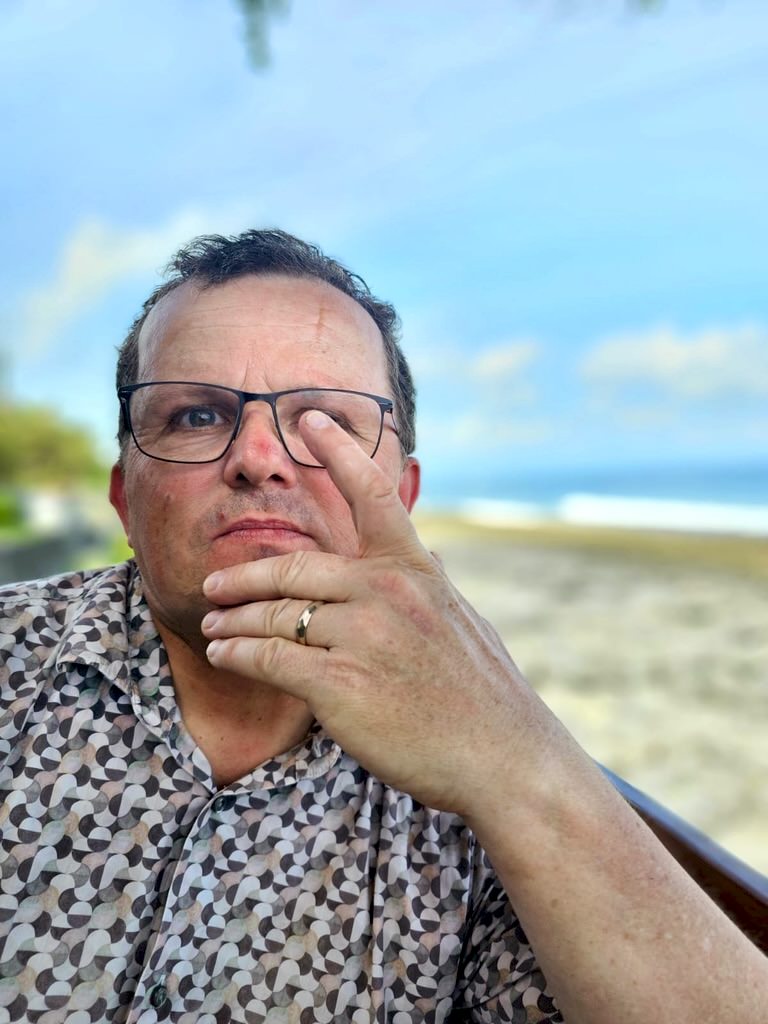 andreas-strauss Ein Kreis mit Einkaufswagen aus Supermärkten